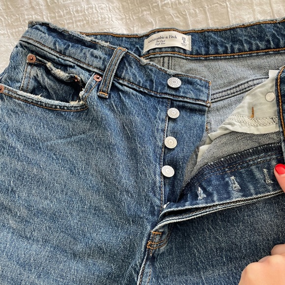 Jeans - Picture 1 of 3